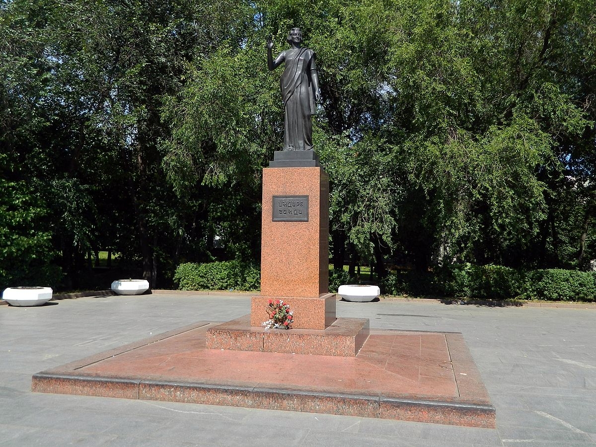 Памятник Индире Ганди в Москве. 1988